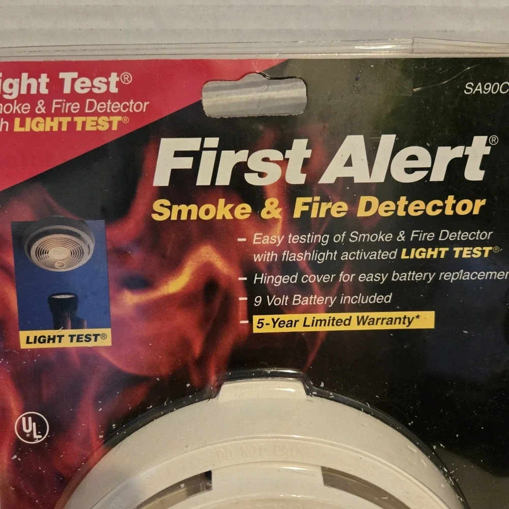 First Alert Smoke Detector Flashlight test Kitchen 5‎ year Alarm Life NIP
